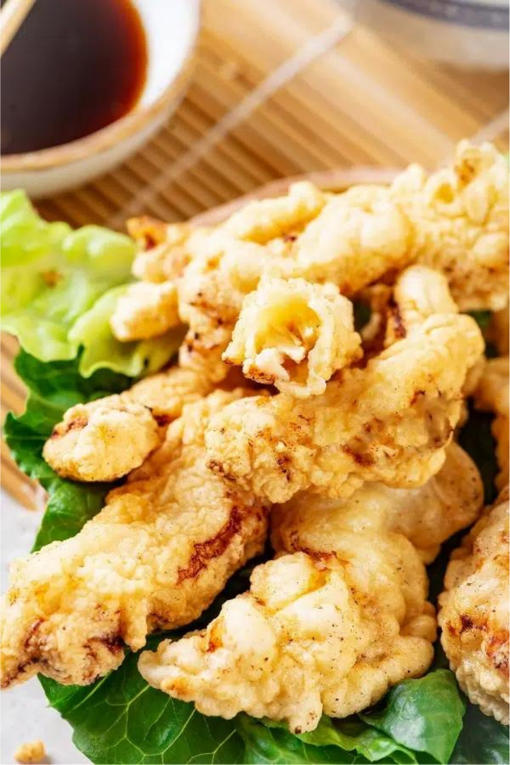 A bunch of pieces of chicken tempura in a bowl.