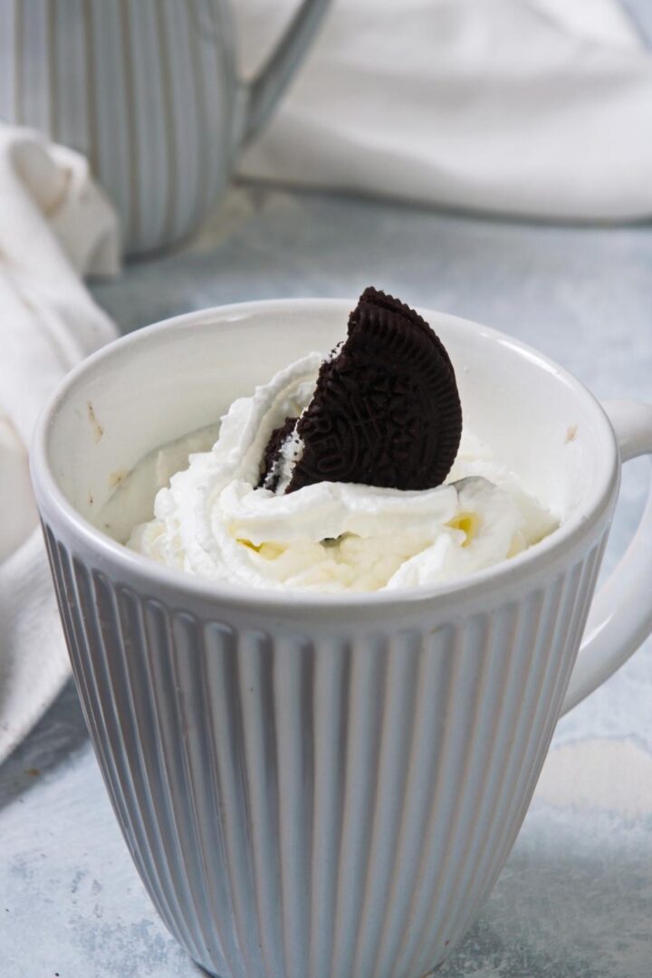 Famous 1 Minute Oreo Cookies & Cream Mug Cake