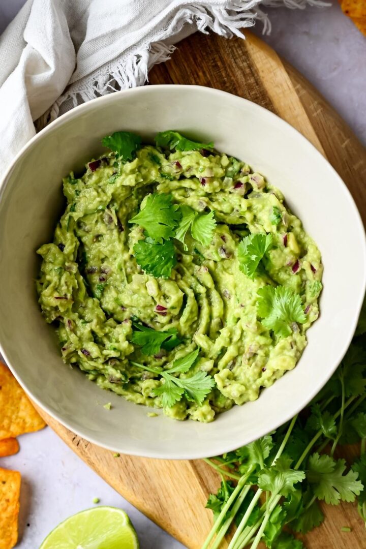 The BEST Copycat Chipotle Guac Recipe Made In 5 Minutes