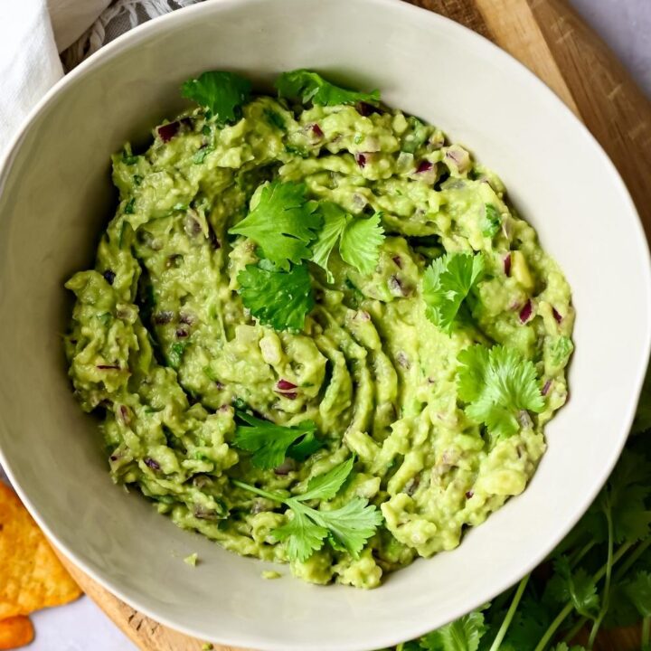 The BEST Copycat Chipotle Guac Recipe Made In 5 Minutes