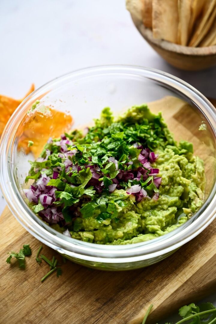 The BEST Copycat Chipotle Guac Recipe Made In 5 Minutes