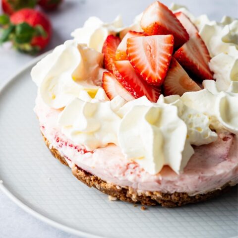 The Best Quick and Easy No Bake Strawberry Pie You'll Ever Make