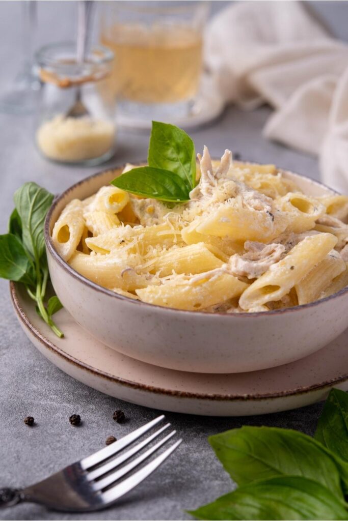 The BEST Copycat Olive Garden Chicken Pasta Recipe Made In...