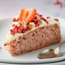 Easy Strawberry Crunch Cake Recipe With A Delicious Vanilla Frosting