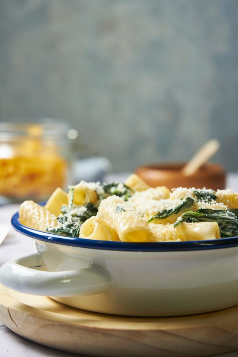 The BEST Spinach Pasta With A Creamy Sauce (Made In 15 Minutes)
