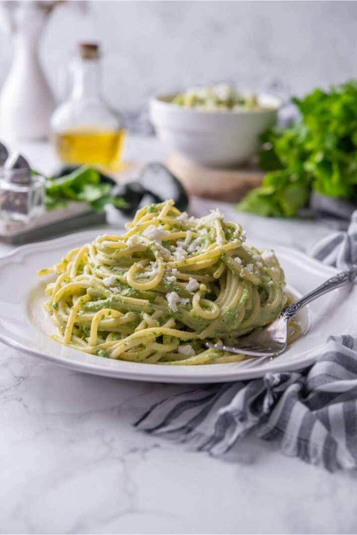 EASY Green Spaghetti Recipe (Made In Just 15 Minutes)