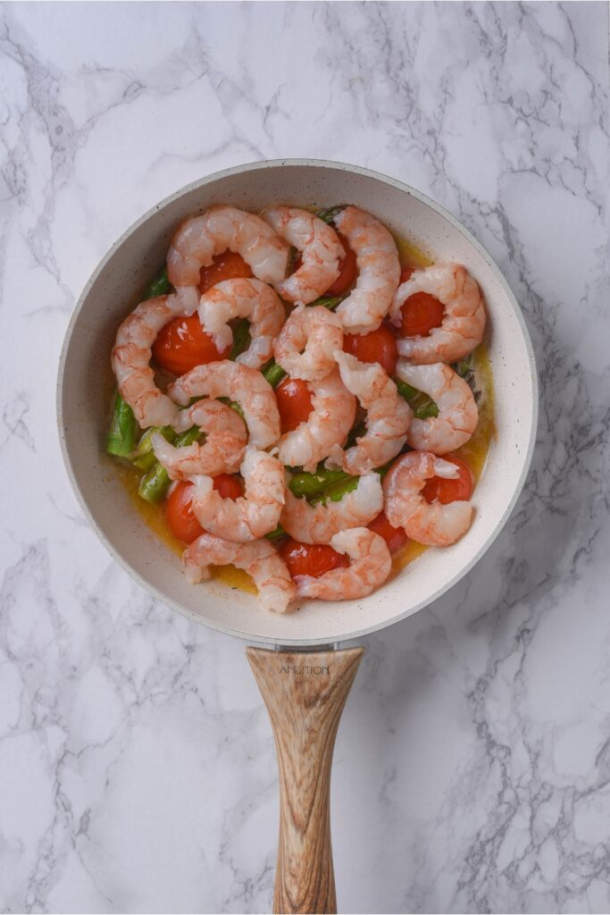 EASY Olive Garden Shrimp Scampi Recipe (Just 15 Minutes To Make)