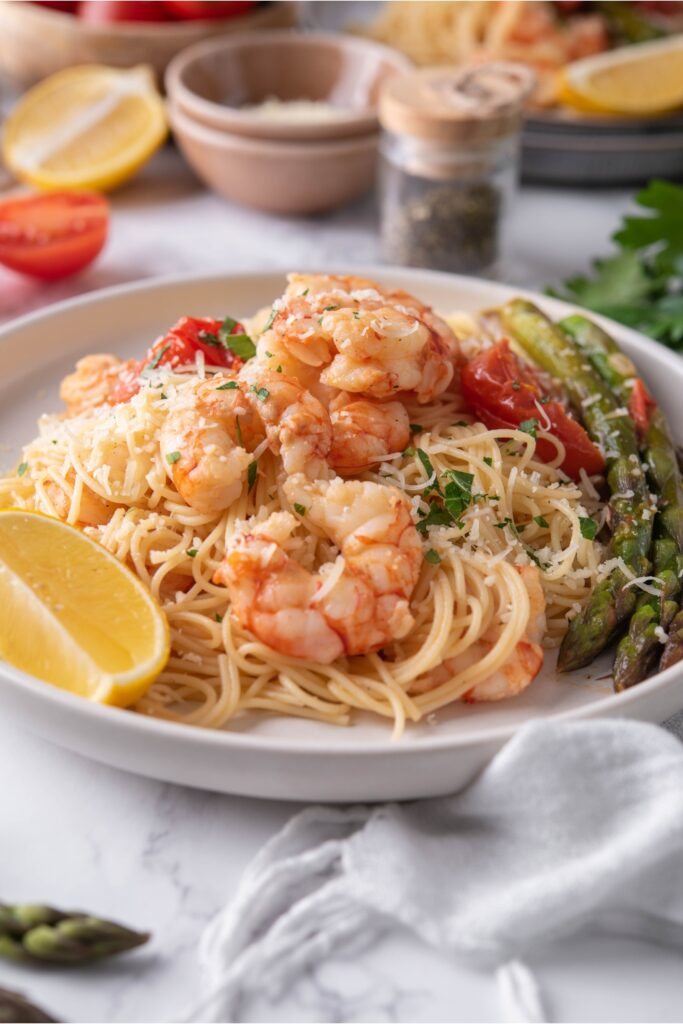 EASY Olive Garden Shrimp Scampi Recipe (Just 15 Minutes To Make)