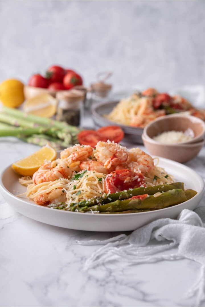 EASY Olive Garden Shrimp Scampi Recipe (Just 15 Minutes To Make)