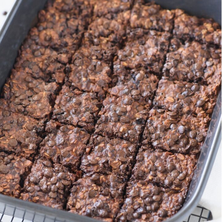 A wire rack with a baking dish with baked brownie oats.