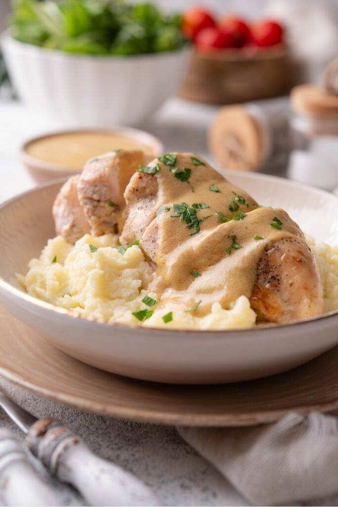 Chicken and Mashed Potatoes (+ Best Gravy Sauce)