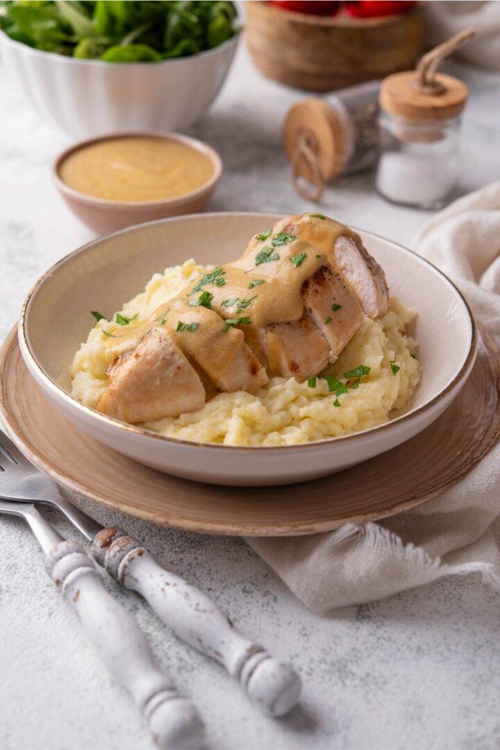Chicken and Mashed Potatoes (+ Best Gravy Sauce)