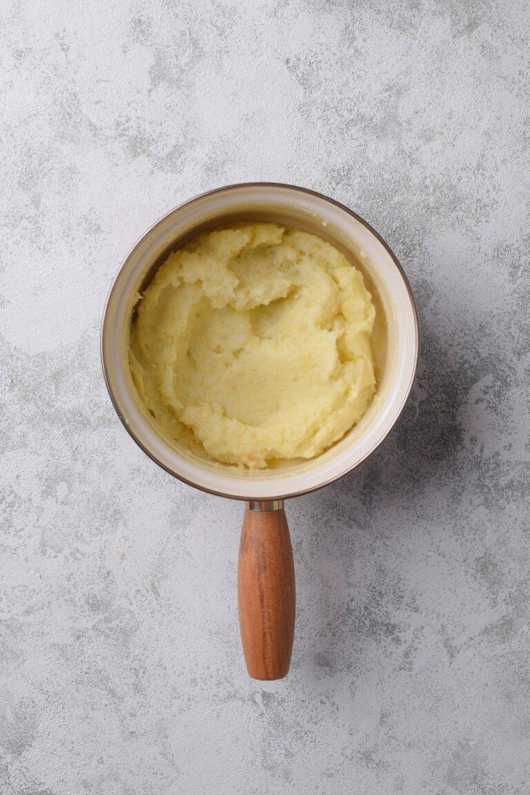 Chicken and Mashed Potatoes (+ Best Gravy Sauce)