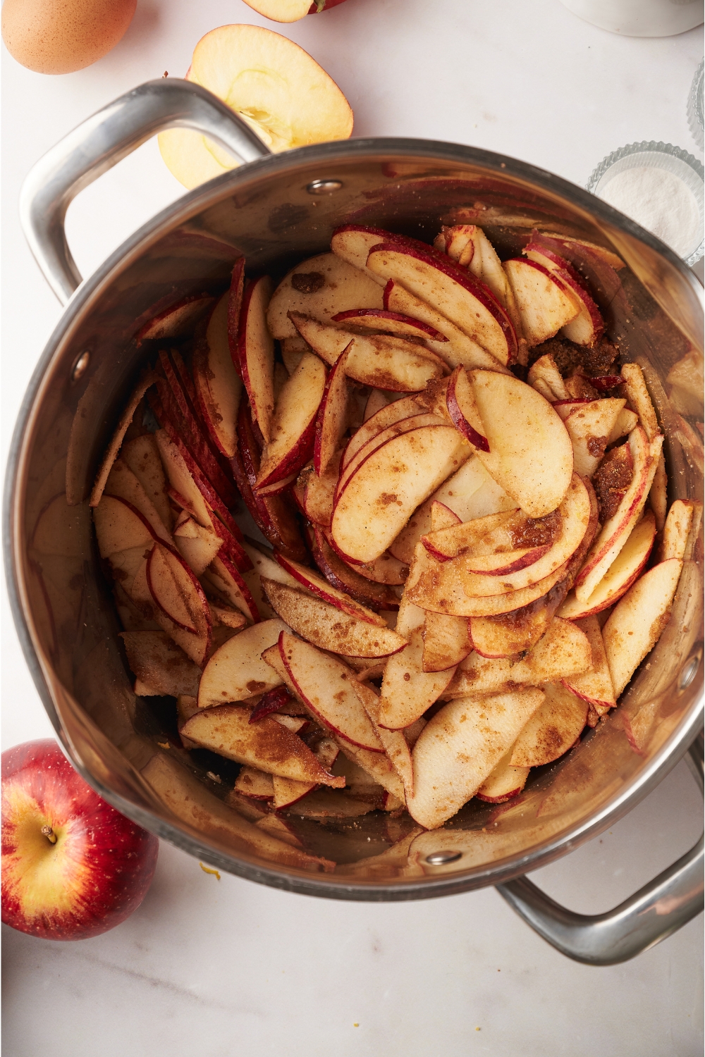 A pot with the seasoned sliced apples cooking.