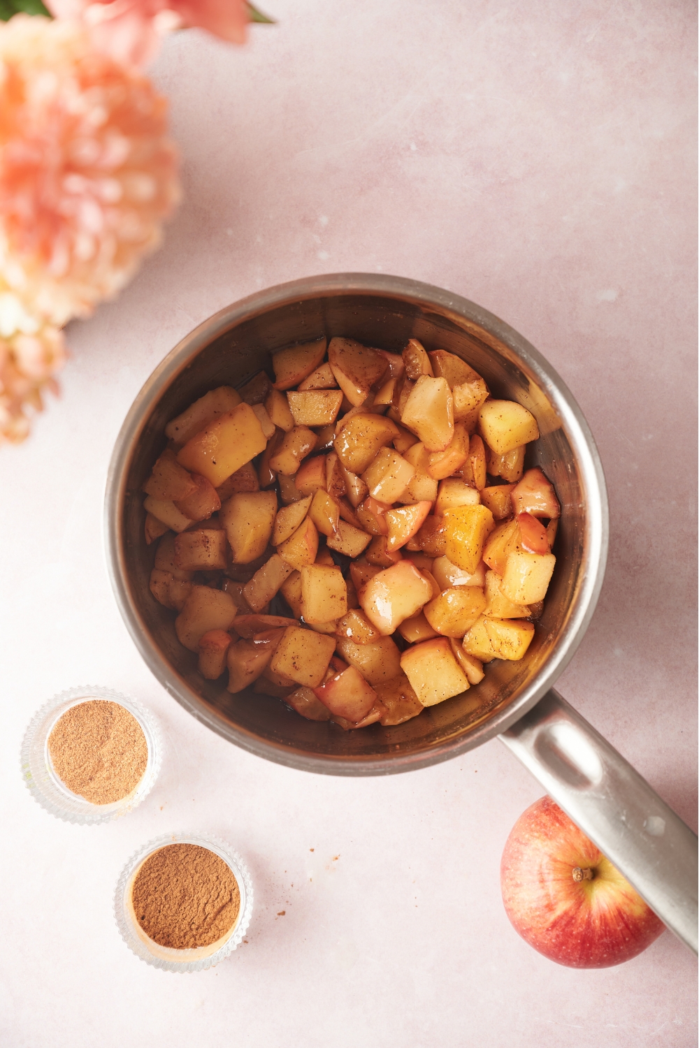 A pot with cooked apple compote.