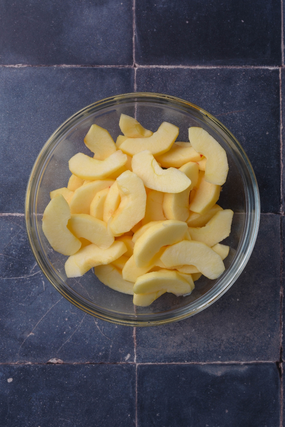 A bowl with sliced apples.