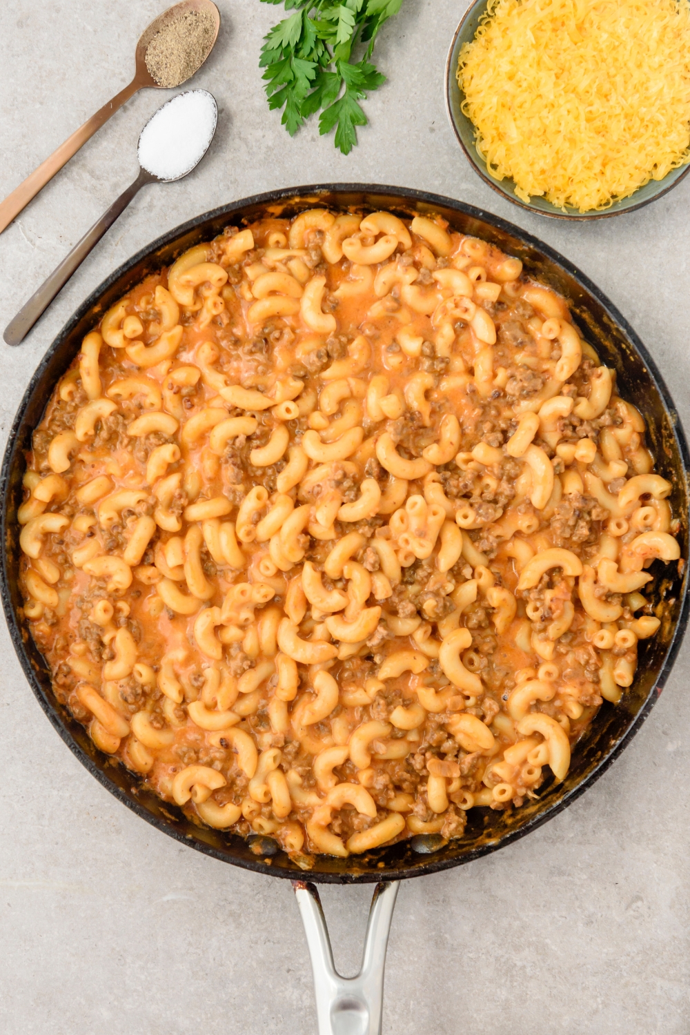 A skillet filled with hamburger mac and cheese.