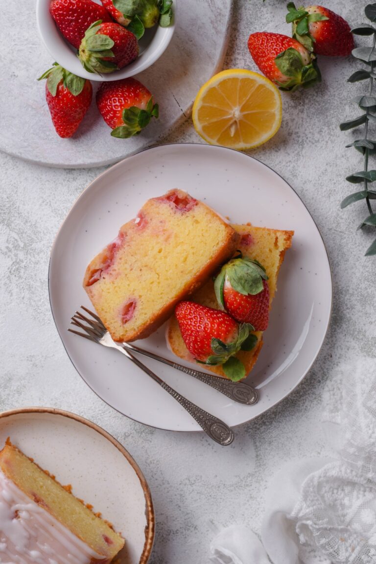 Moist Strawberry Pound Cake with The Best Icing
