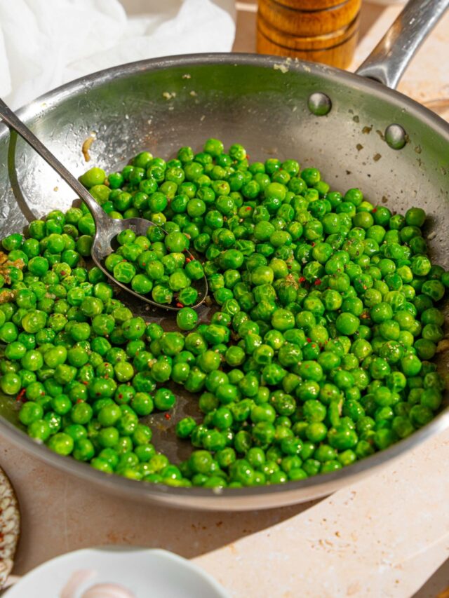 Garlic Butter Frozen Peas Saut ed In 10 Minutes I m Hungry For That garlic-butter-frozen-peas-saut-ed-in-10-minutes-i-m-hungry-for-that